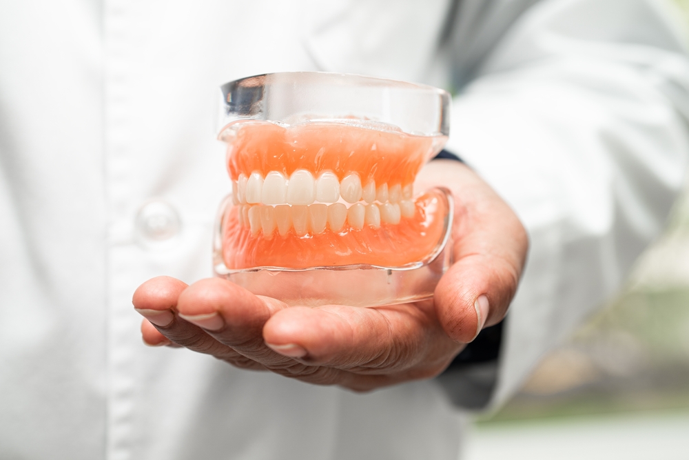 Dentist explaining loose tooth treatment options to a patient.